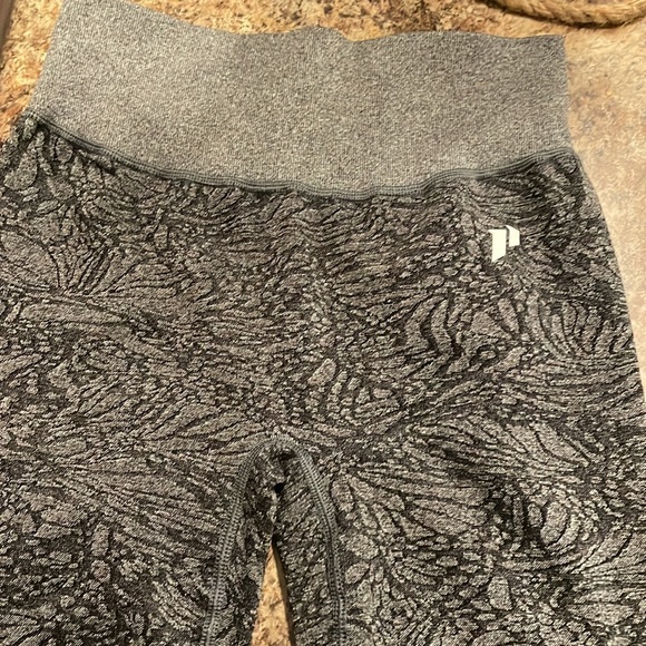 Iamfirstphorm women’s leggings grey multi color design size XS/S - Picture 2 of 10